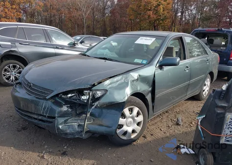 2004 Toyota Camry Le z USA, uszkodzony, nr VIN 4T1BE32K94U282921